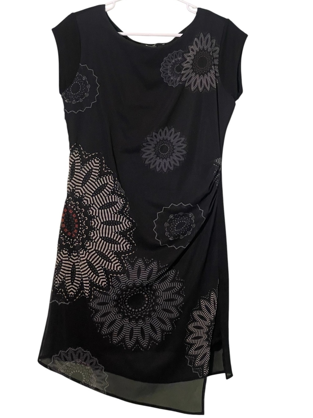 Disigual Asymmetric hemlines dress w/ mandala print. Size 40 (9.5-10 US) GUC - Picture 4 of 8